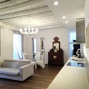 Apartment Sara S Luxury Five Minutes From Piazza San Marco, Venice